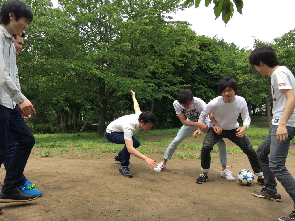 フットサルしてる写真